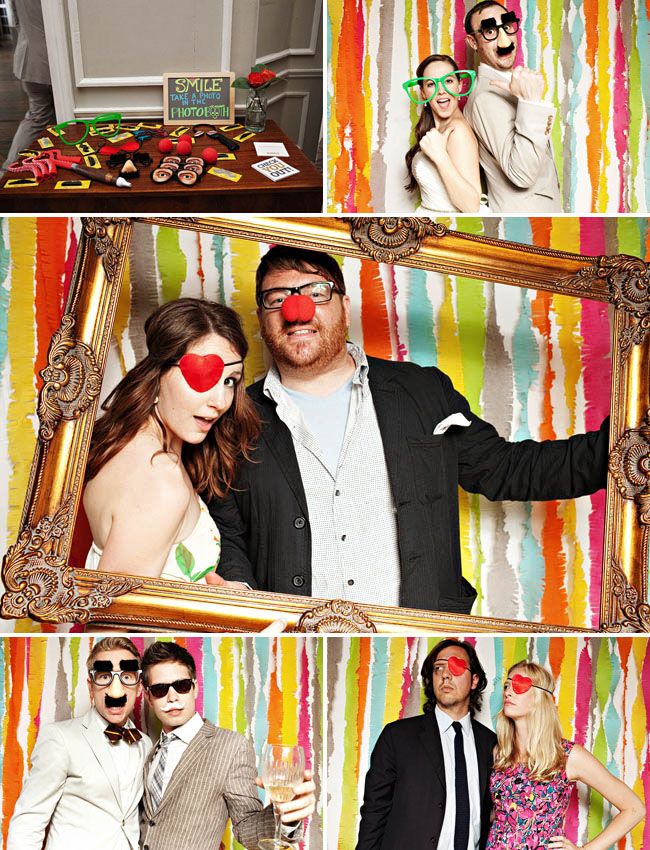 Funny-wedding-photo-booth-with-picture-frame5